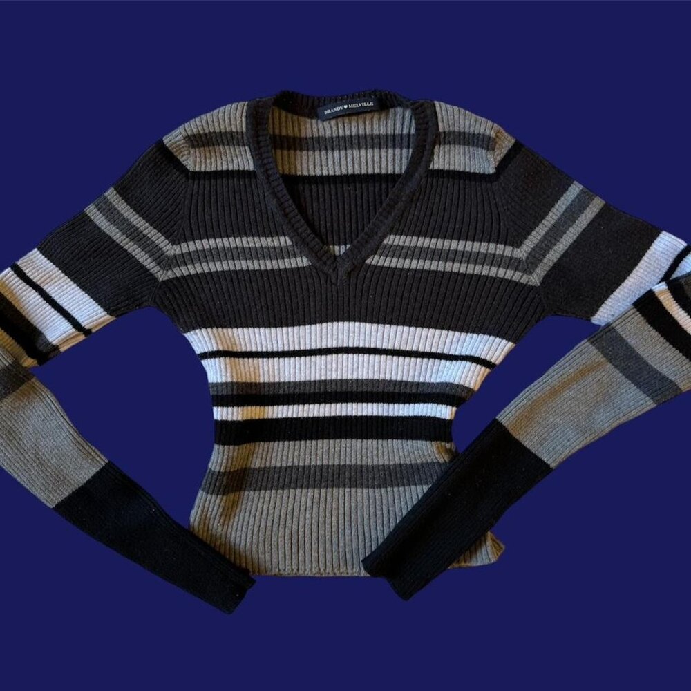 brandy melville v-neck long sleeve, super soft